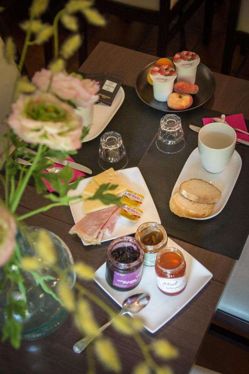 Logis Hotel Restaurant La Brasserie Treignac Exteriör bild